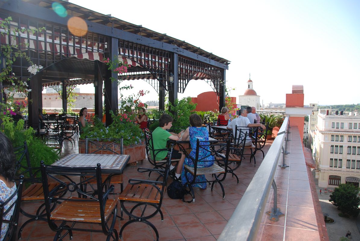 18 Cuba - Old Havana Vieja - Hotel Ambos Mundos - roof terrace bar